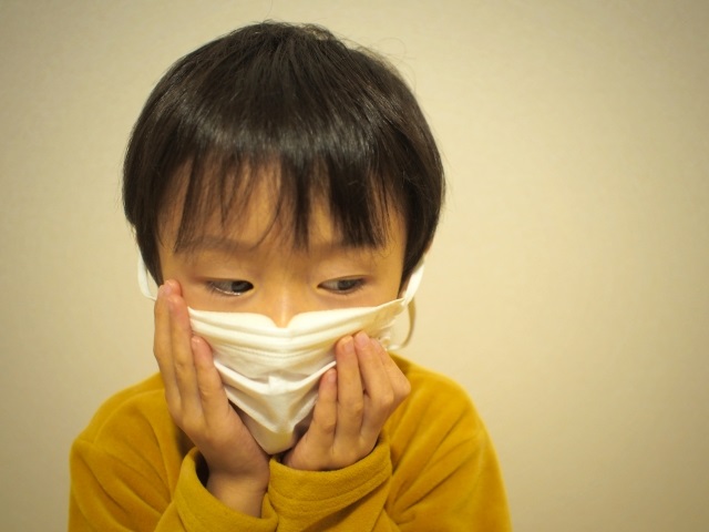 子どもの熱中症が心配！マスクをつけたままの学校生活。何に気をつければいい？対策は？