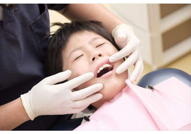 子どもの虫歯治療。今はどんな治療が行われる？銀歯は今も使う？五反田駅前歯医者院長、大木先生に伺いました！