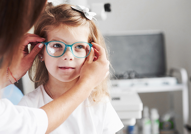 ３歳半の眼科健診の目的は弱視を見つけるため。弱視の原因と対処法をいわみ眼科理事長岩見先生にお伺いしました。