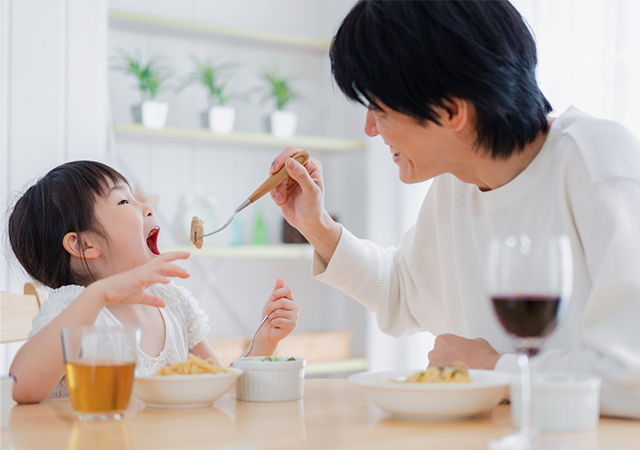 食器を共有でうつると言われているのは虫歯だけ？虫歯予防のためのフッ素の効果について歯学博士高良先生にお伺いしました。