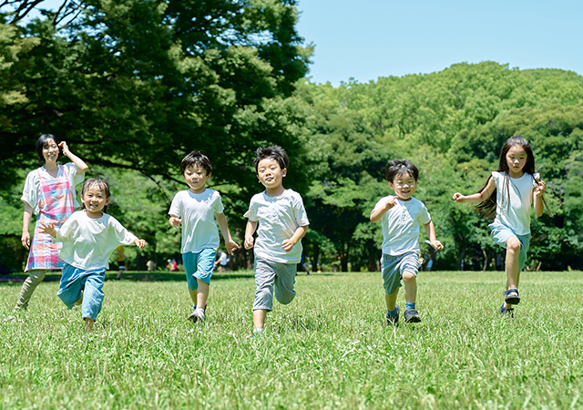 内反小趾ってなに？靴選びにも注意が必要。子どもの足を守るためにできることをなか整形外科理事長樋口先生にお伺いしました。